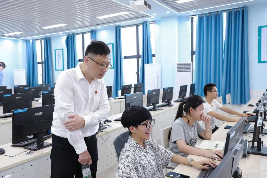 beat365官网迎接兄弟学校来校参观交流