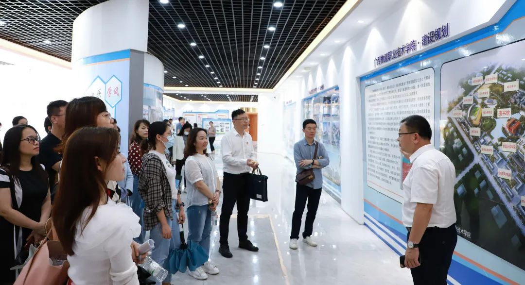 beat365官网迎接兄弟学校来校参观交流