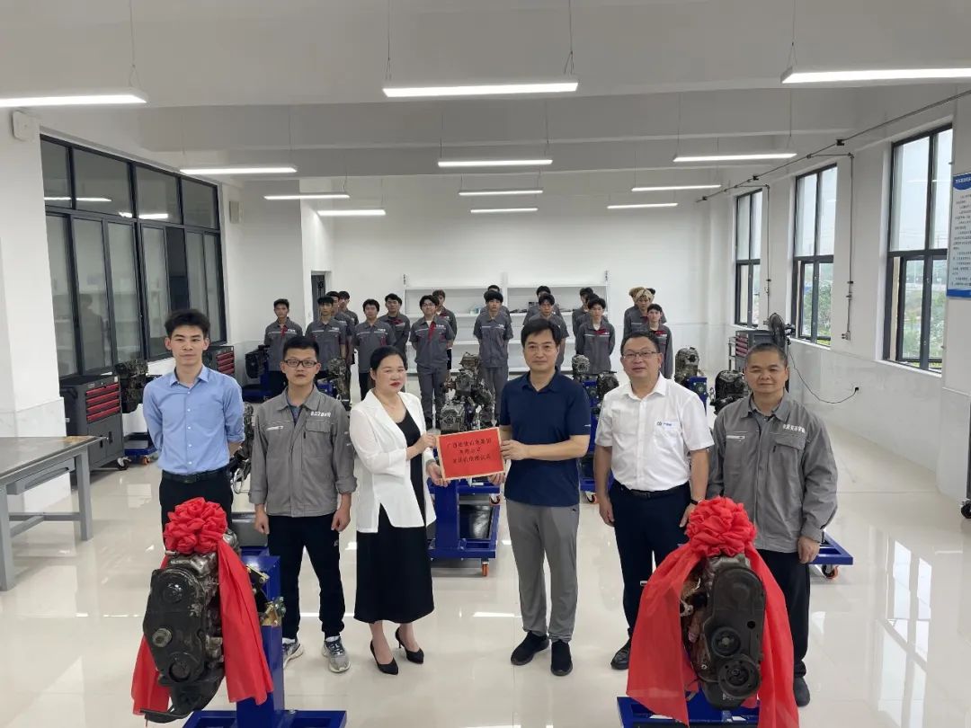 广西桂物机电集团有限公司向beat365官网物流交通学院捐赠教学设备