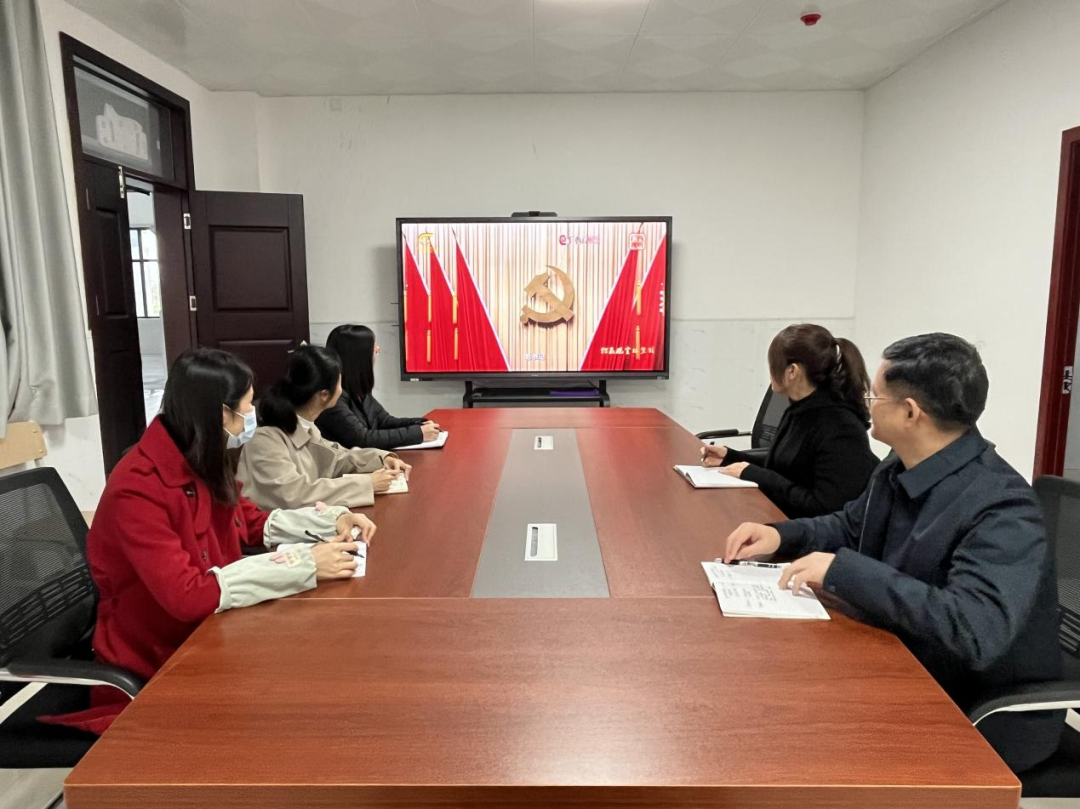 电视专题片《紧跟伟大复兴领航人踔厉笃行》在beat365官网引起热烈反响